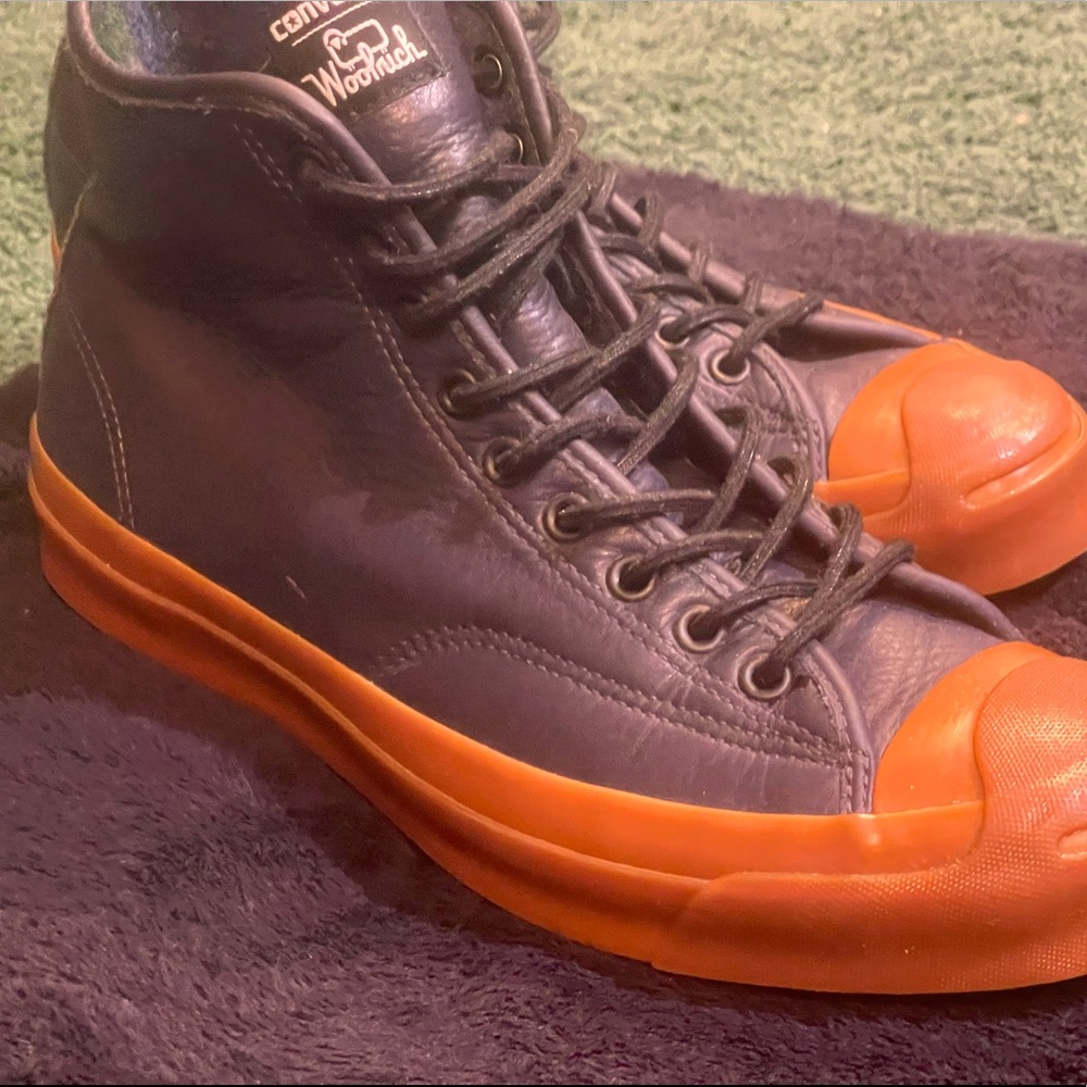 Converse size 10 high top blue leather brown sore and old-school feel